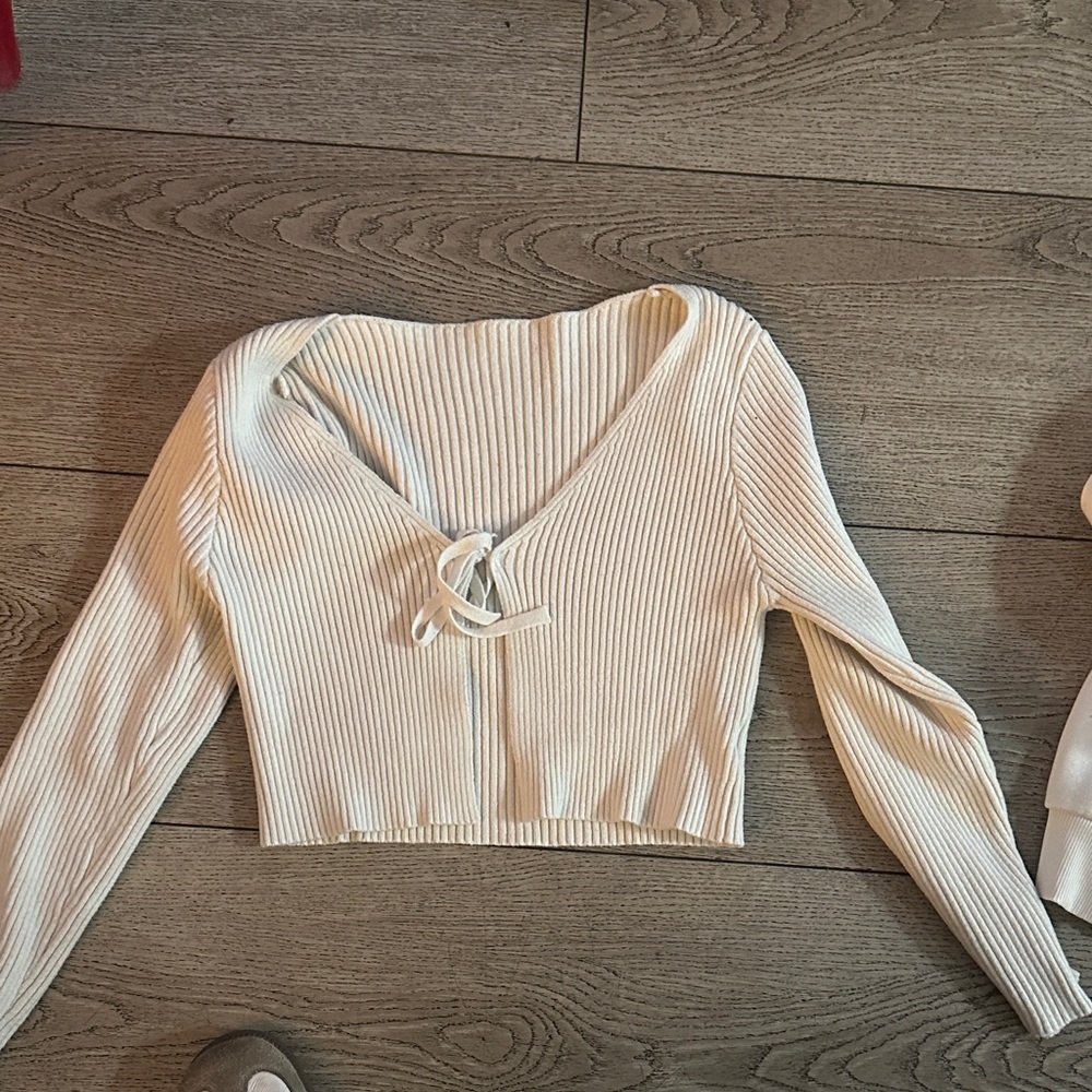 Elegant White Ribbed Knit cardigan